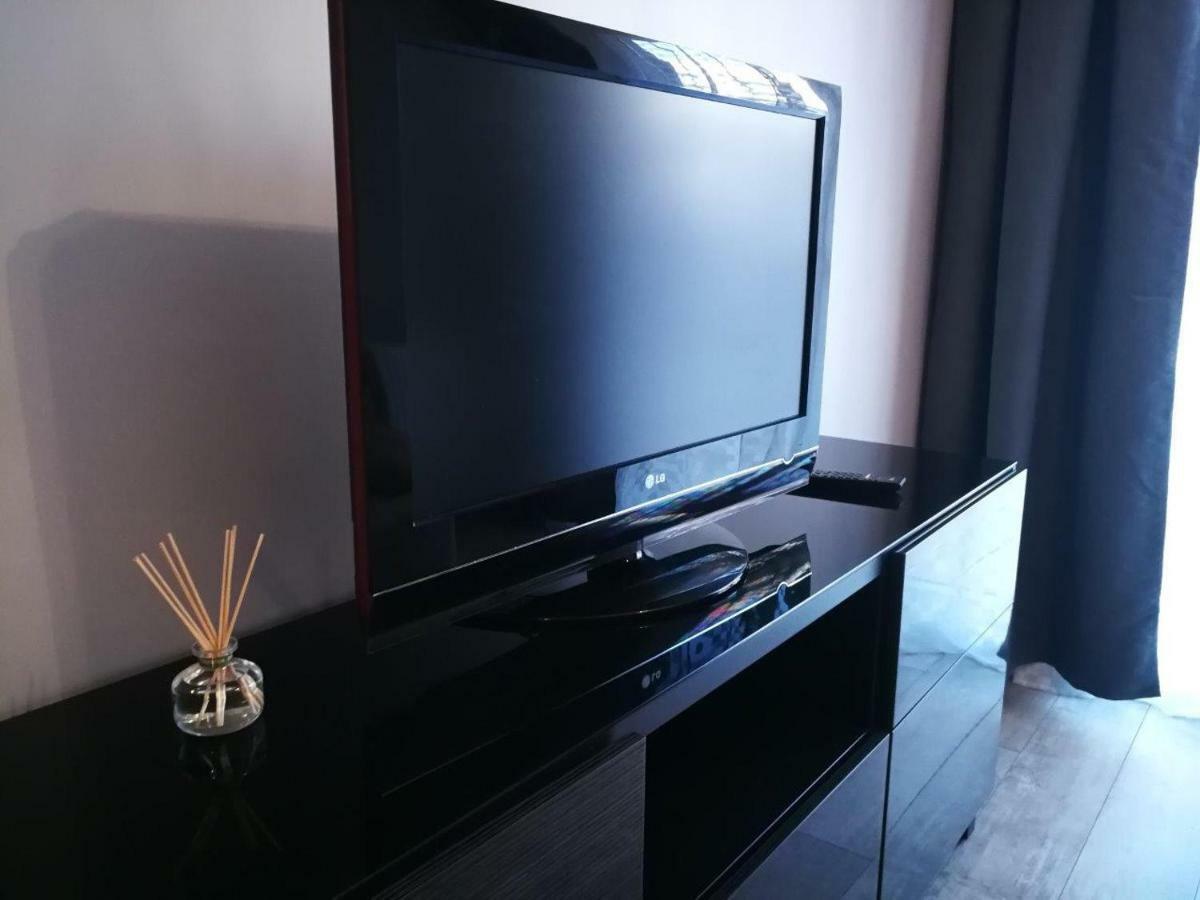 Apartament Nad Odra Z Tarasem วรอตซวาฟ ภายนอก รูปภาพ